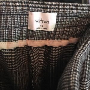 Wilfred Aritzia pull-on dress pants, cropped.